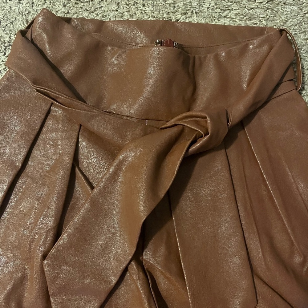 𝅺faux Leather Shorts - Picture 3 of 4